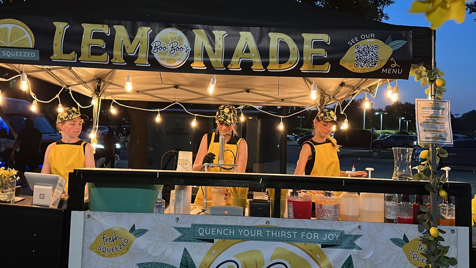 Evening lemonade service under string lights