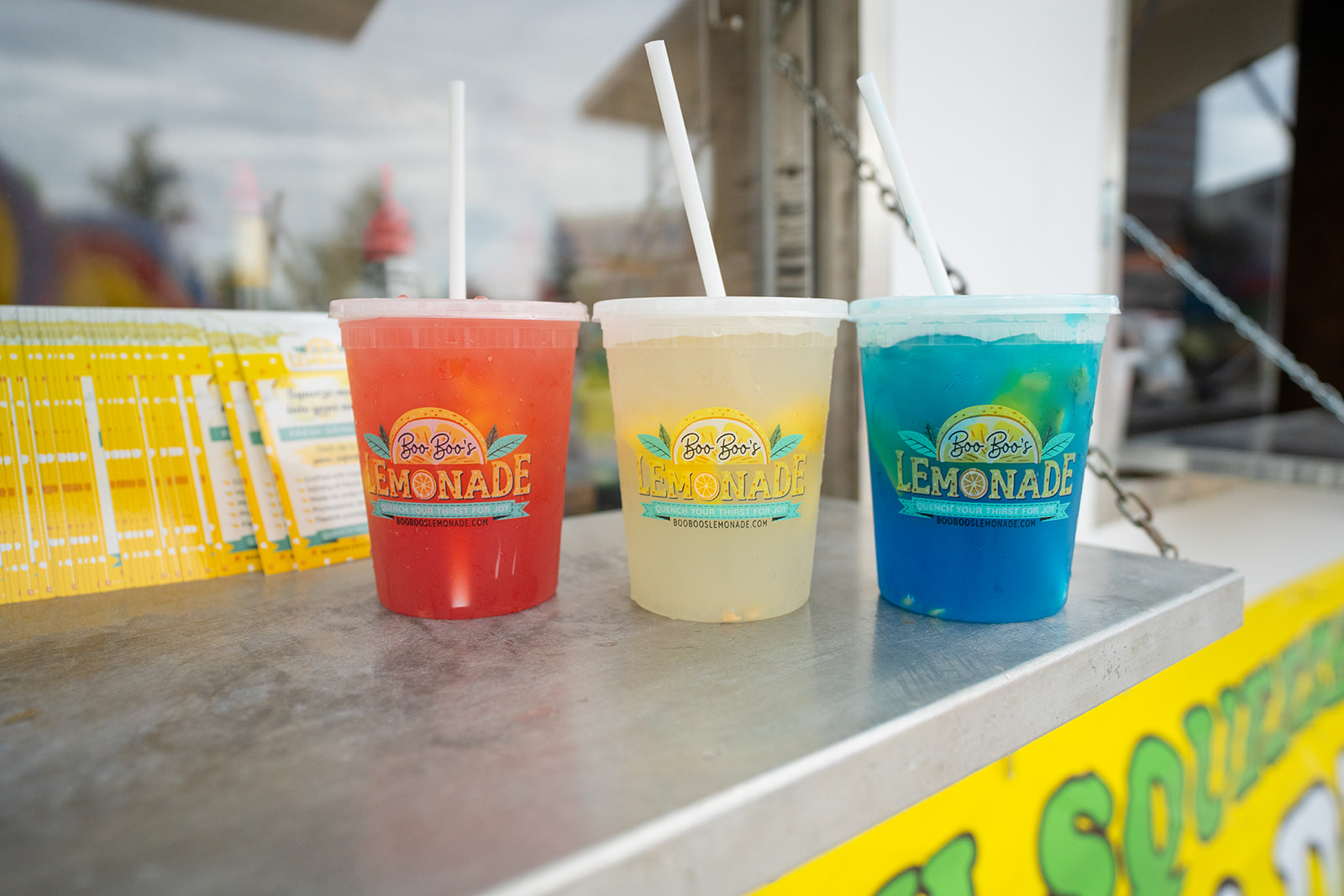 Fresh-squeezed lemonade catering setup with bright lemons in Dallas-Fort Worth